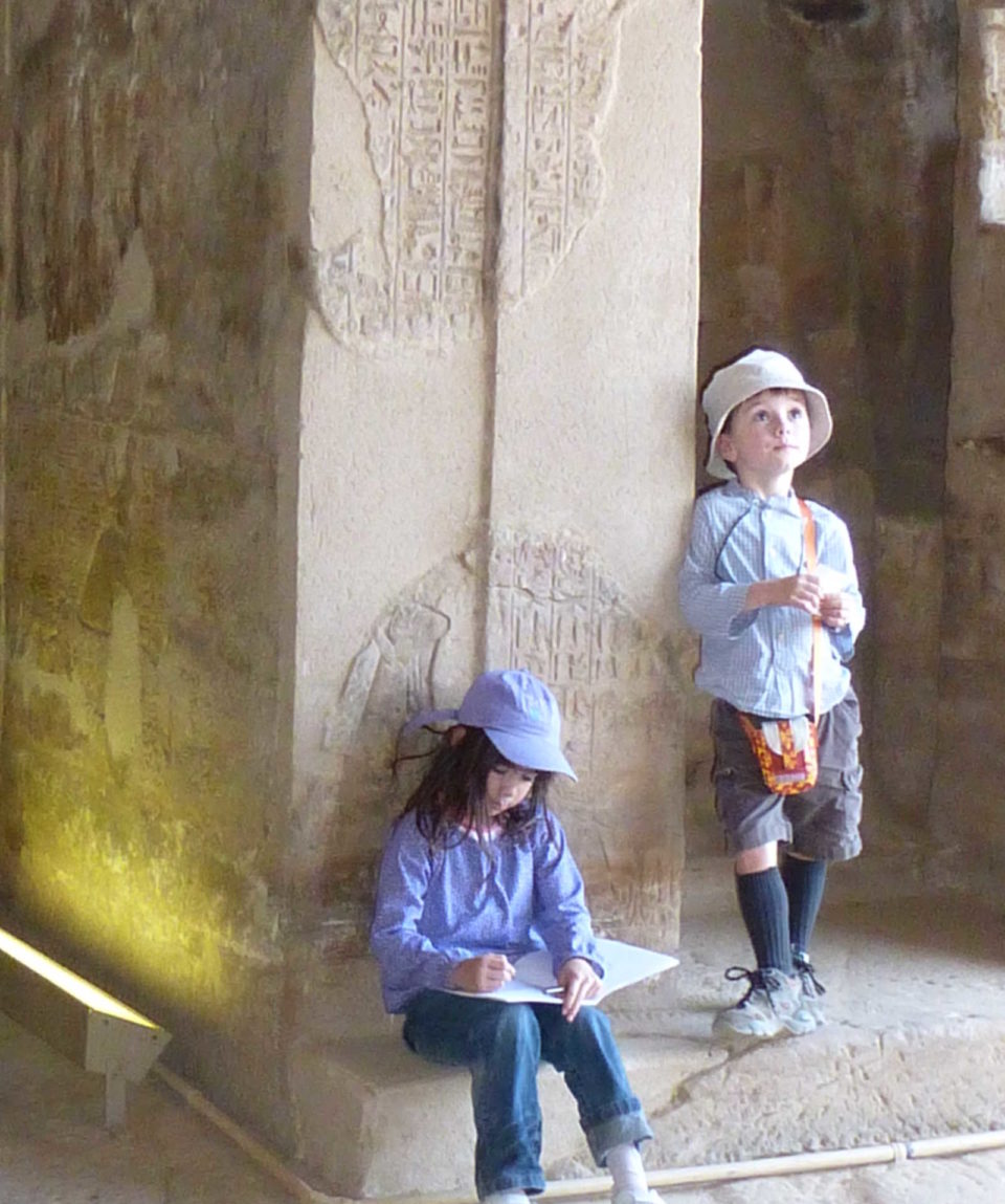 EGIPTO_PESANF_enfants-aux-temple-de-kom-ombo-2748