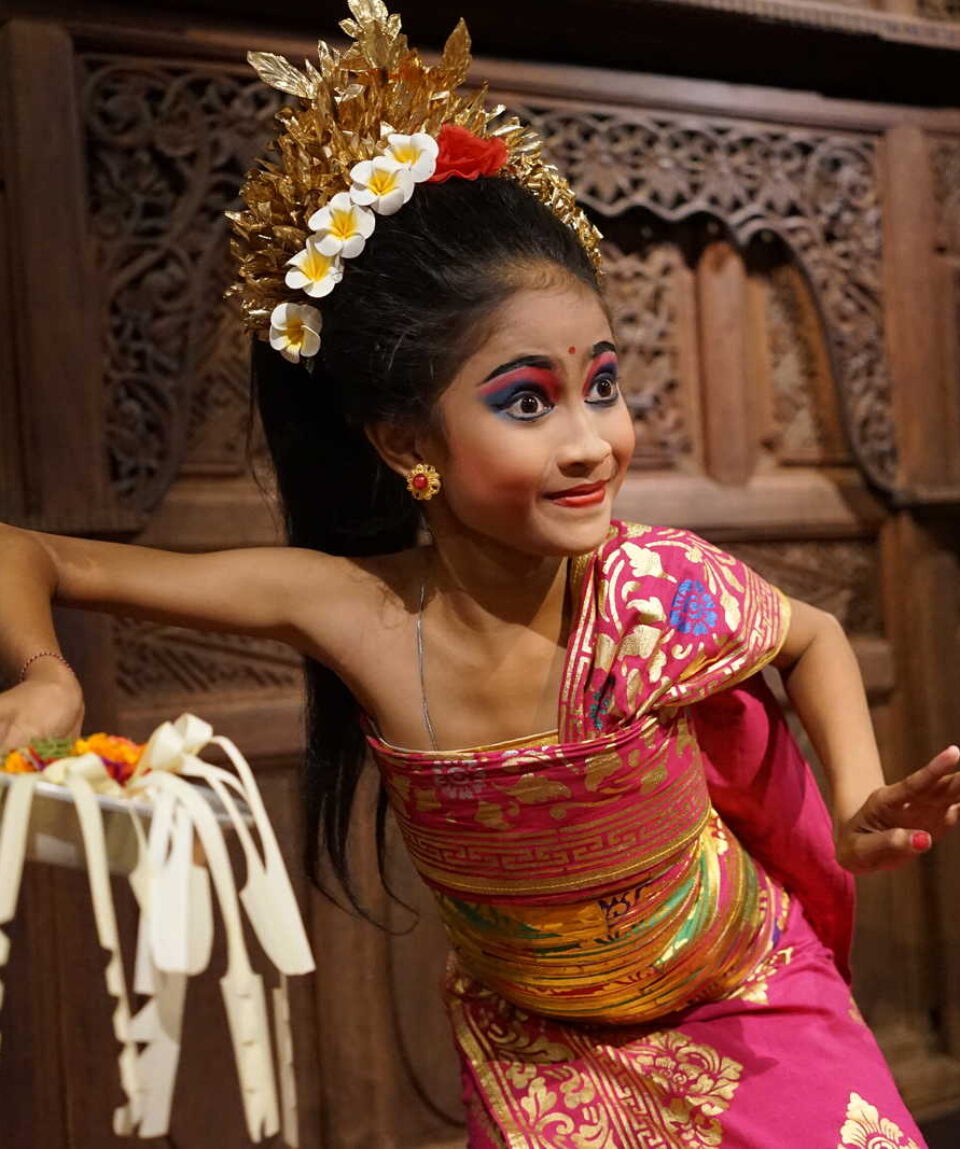 INDONESIA_AIBAP_danse-balinaise-sappelant-legong-15336